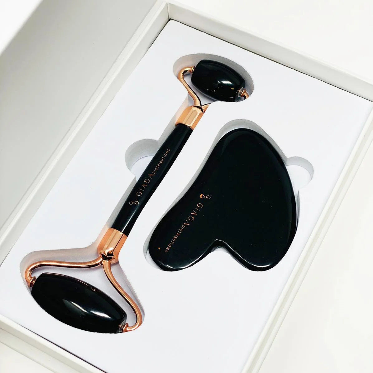 GIADA DISTRIBUTIONS Set Gua Sha e Roller in Ossidiana