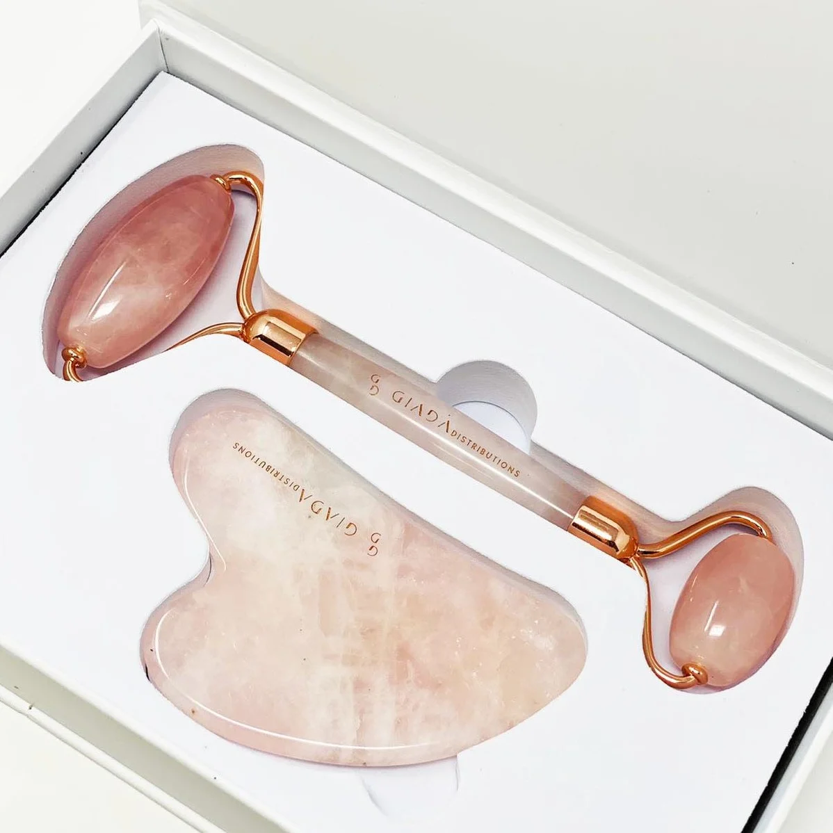 GIADA DISTRIBUTIONS Set Gua Sha e Roller in Quarzo Rosa