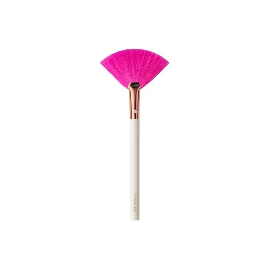 Ubu Fancee Me Fan Brush 1pc